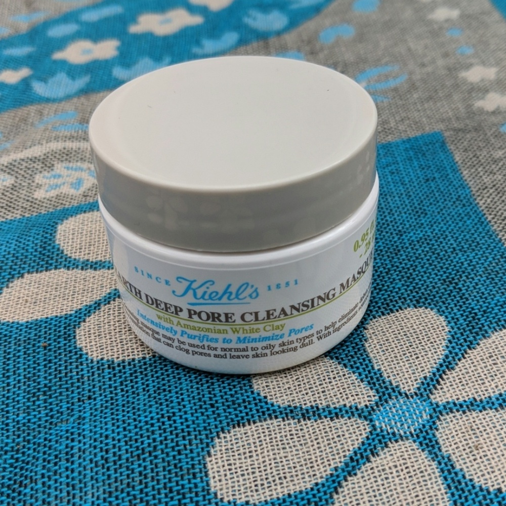 Rare earth deep poor cleansing mask